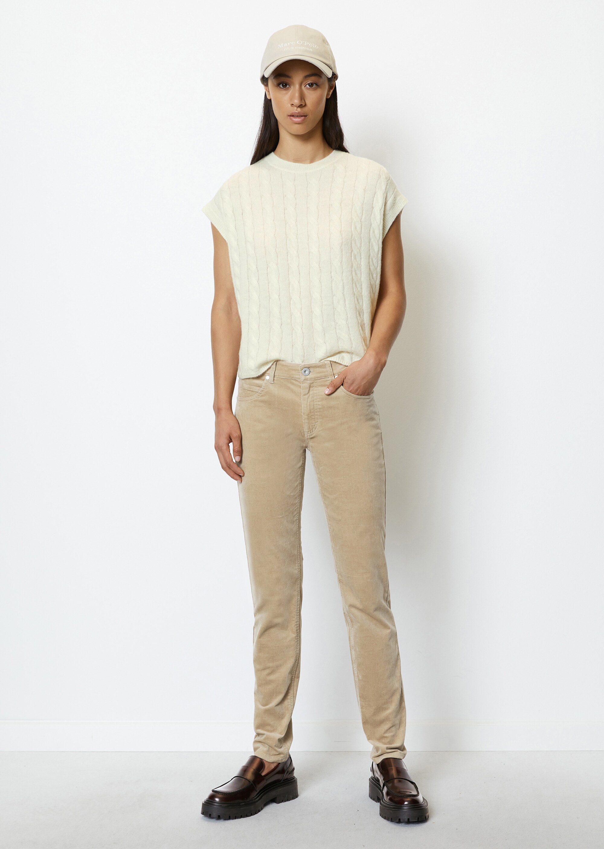 Hose LULEA slim aus stretchigem Samt