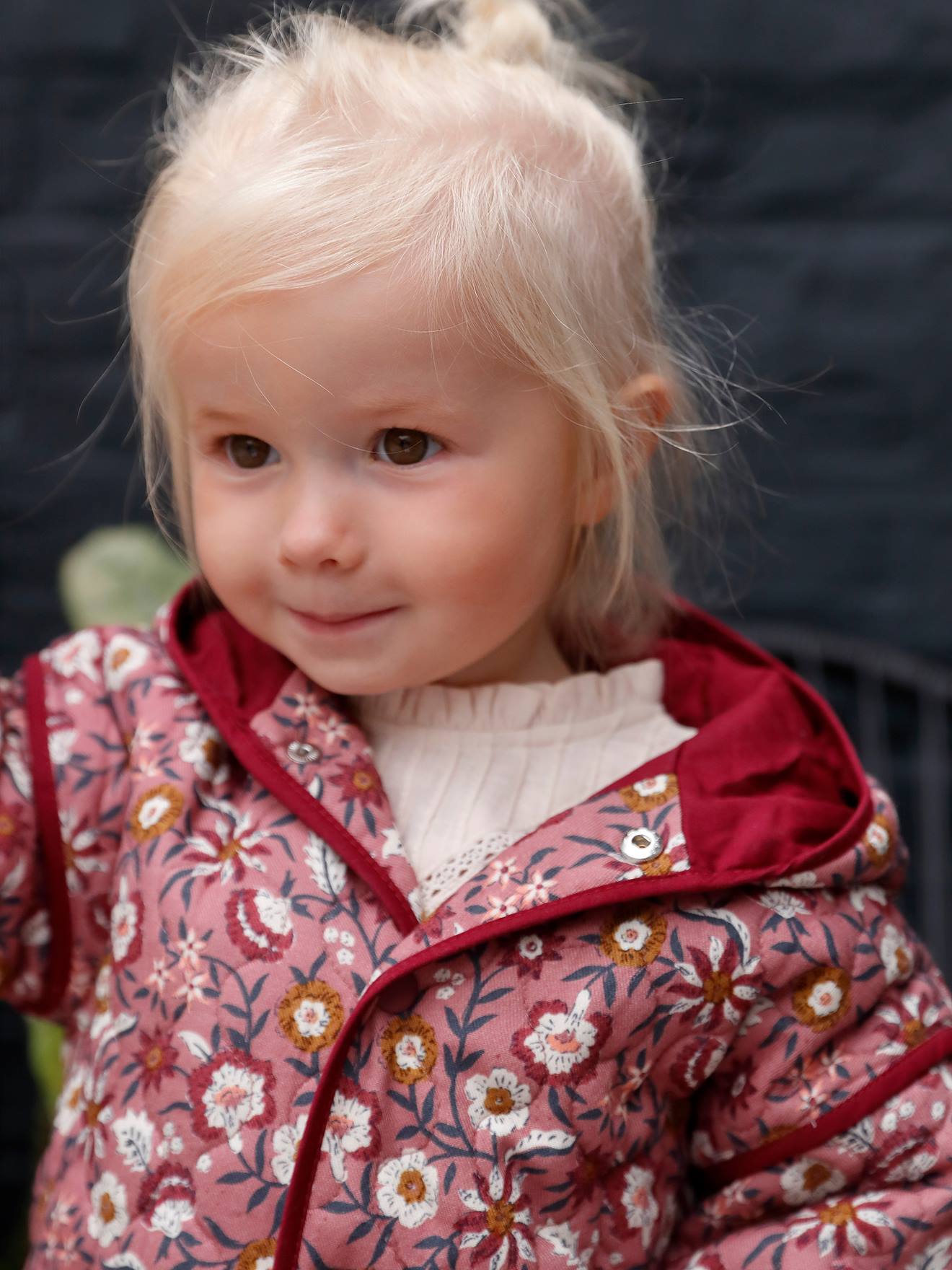 Jaqueta acolchoada com capuz para bebê, estampa marrom escura