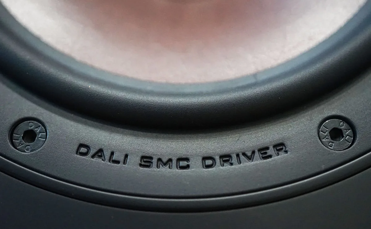 Dali Opticon 6 MKII Chêne foncé (la paire) Enceintes colonne
