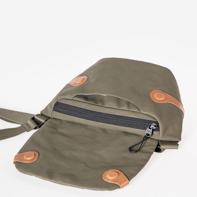 Aunts & Uncles Japan Kazo Crossbodytas Fallen Rock