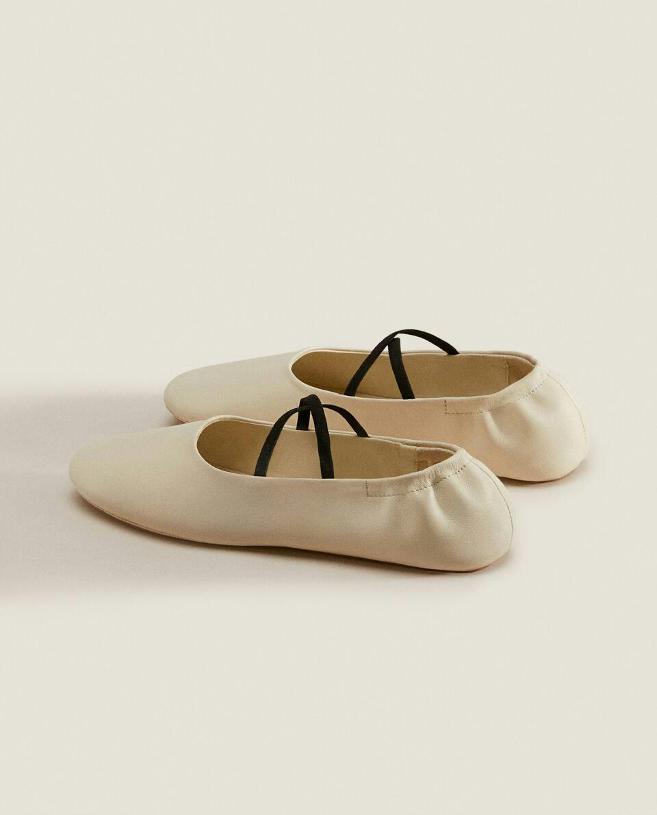 SAPATILHAS DE COURO COM DECOTE ALTO