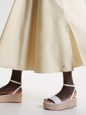 Vestido sem mangas com cordão ajustável e modelagem evasê