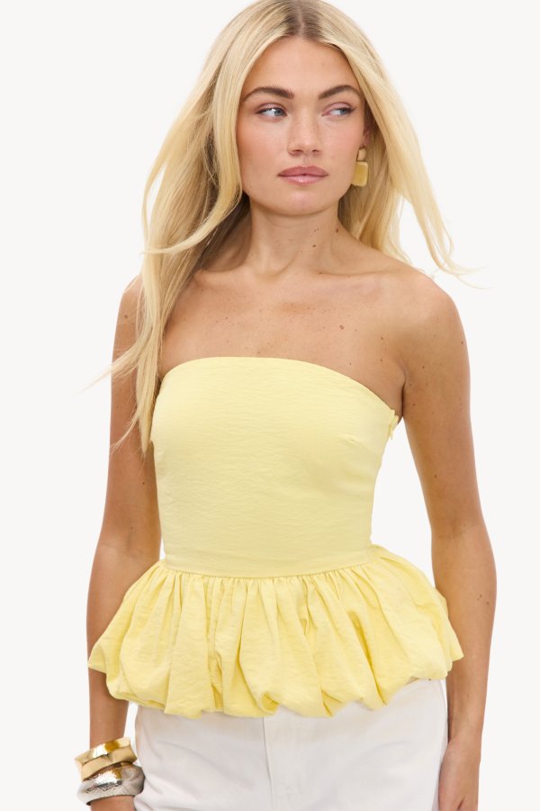 DANCING CLOSE - YELLOW LIGHT