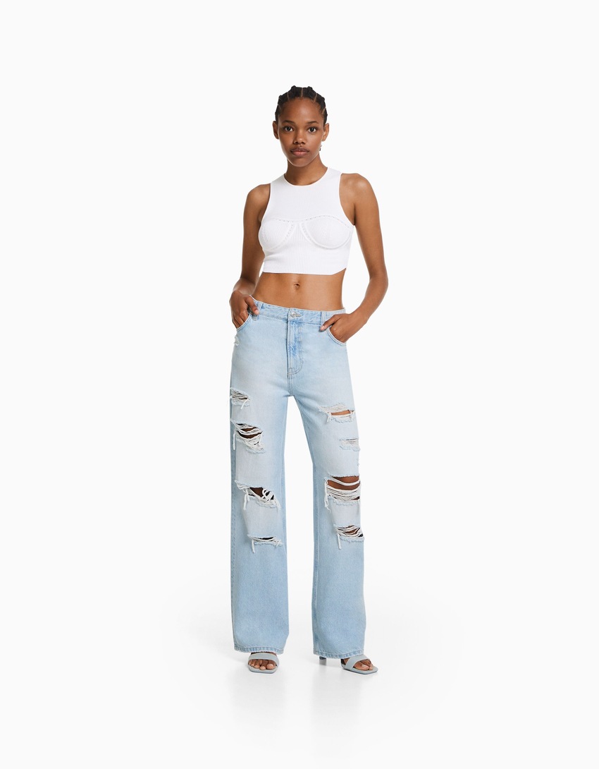 Calça jeans rasgada de perna larga dos anos 90