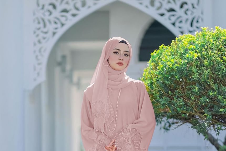 Lexama - Set: Maxi-jurk met uitlopende mouwen, effen kant en hijab