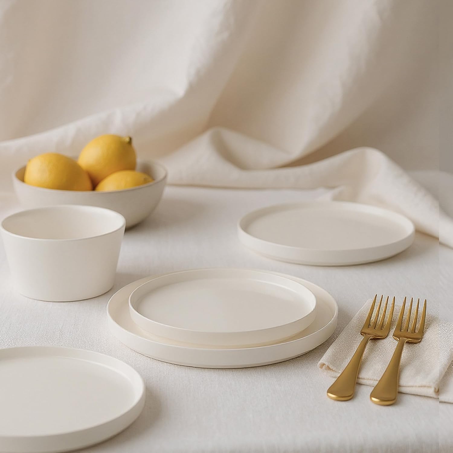 MIAMIO – Geschirrset 8 Personen / 24-teiliges Steingut Modern/Tafelservice – Spülmaschinen- und Mikrowellenfest - Luxe Kollektion (Weiß, Geschirrset (24x))