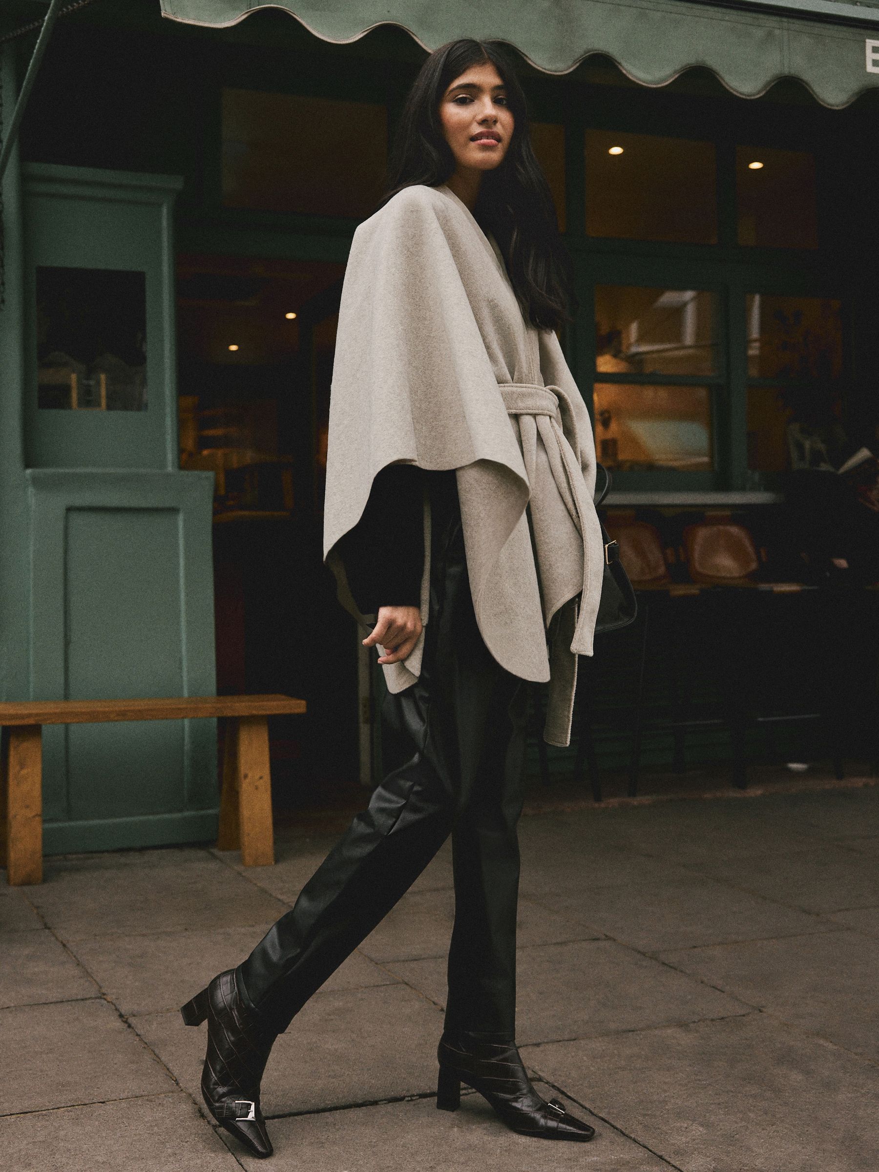 Moutkleurig - Wrap Front Cape Poncho