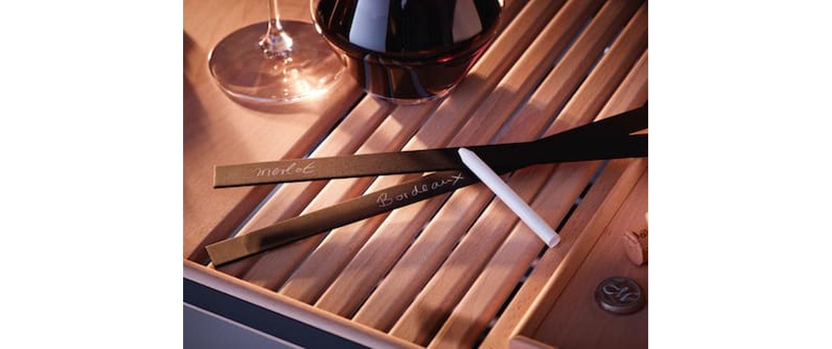 Einbauweinkühlschrank KWT 6722 iS-1 Rechts<br>Einbau-Weinschrank mit FlexiFrame und SommelierSet für anspruchsvollste Weinliebhaber