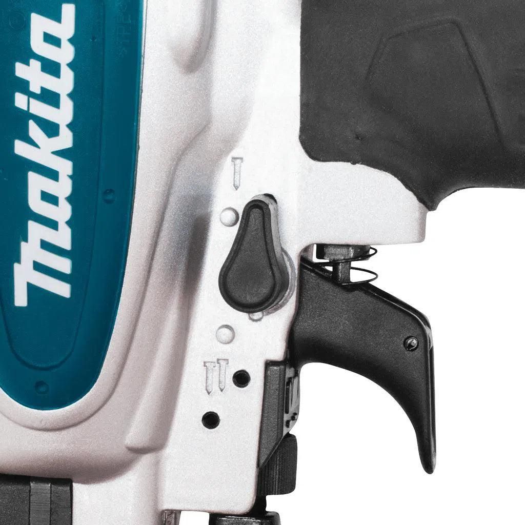 Makita AT638A 8 bar Nietmachine (Narrow Crown) in koffer
