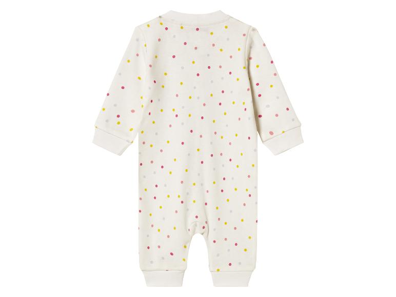 2 baby pyjama's