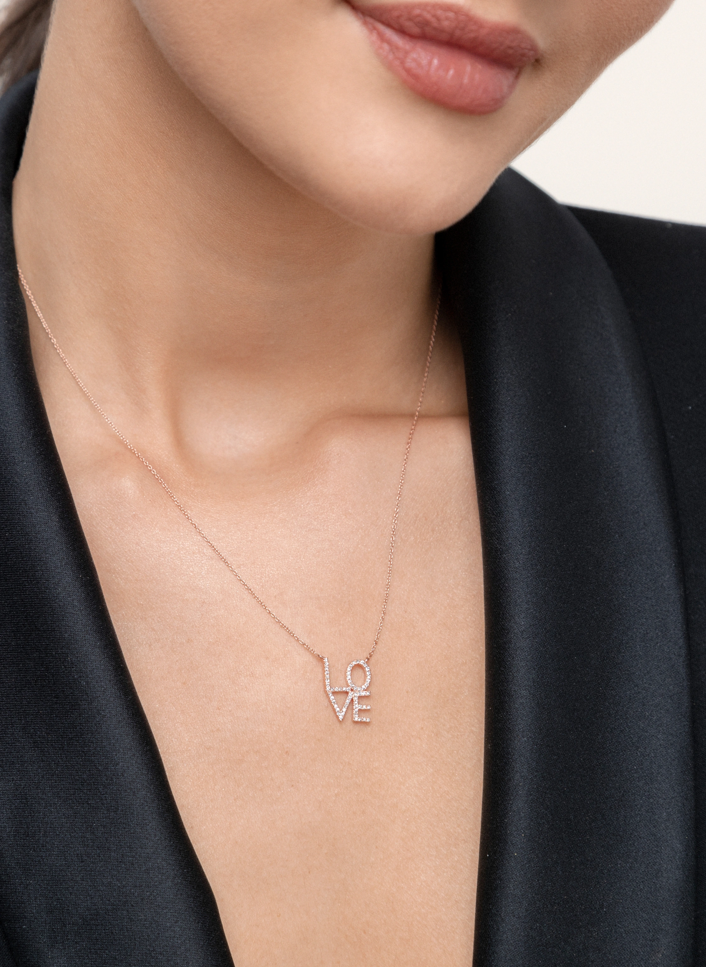 Leaf Halskette LOVE aus 18 Karat Roségold mit Diamanten