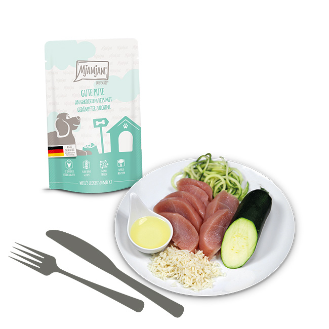 Quetschie - gute Pute an gekochtem Reis mit gedämpfter Zucchini