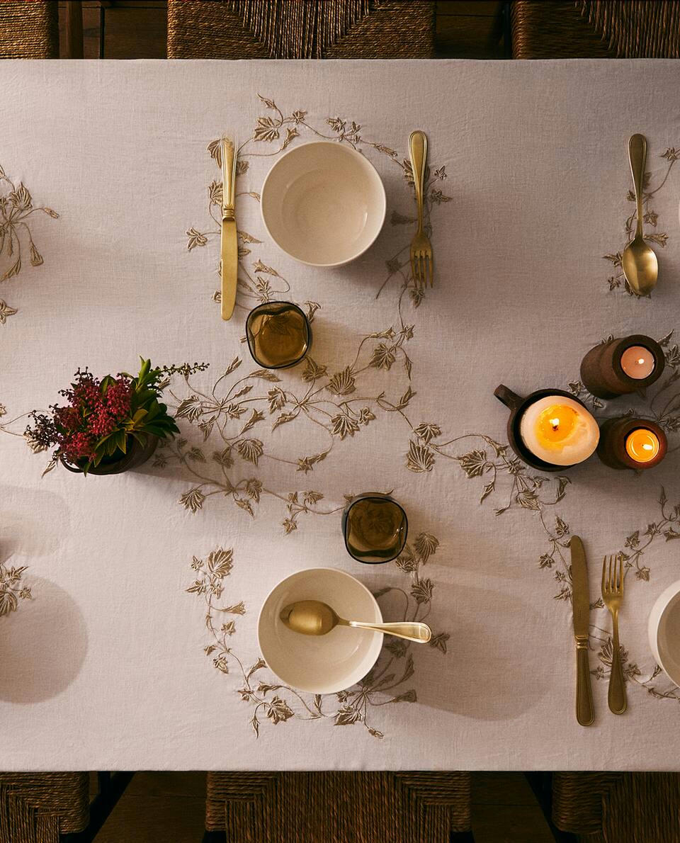 TOALHA DE MESA DE NATAL EM LINHO BORDADO