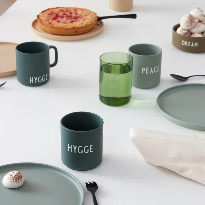 Design Letters - AJ Favourite Porzellan Becher, Peace / grün