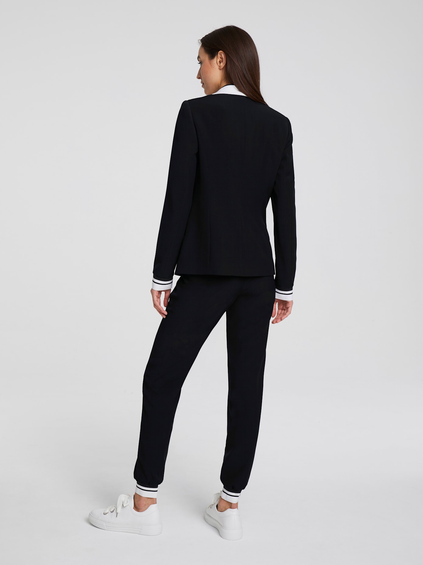Tailleur pantalon look décontracté moderne