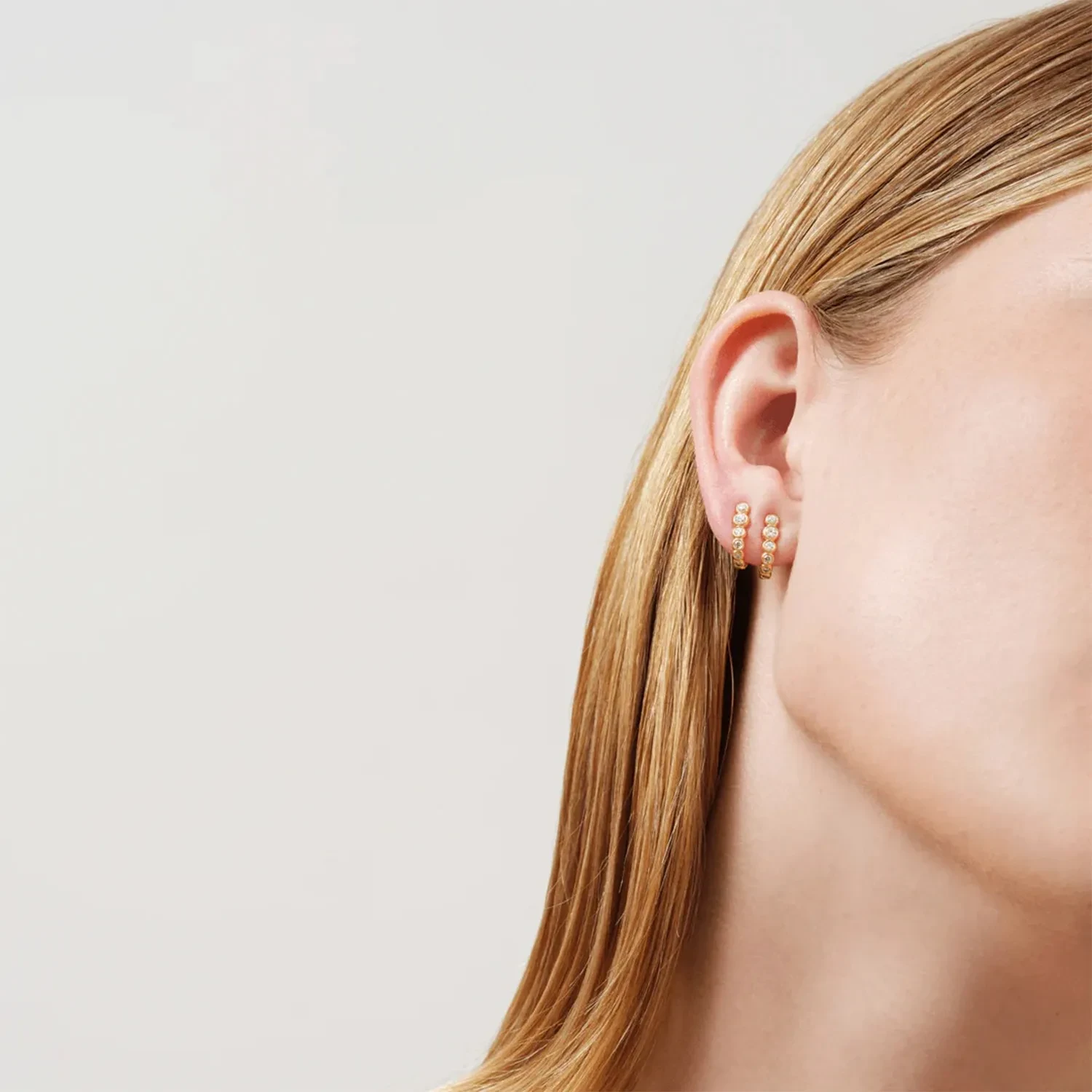 Julie Sandlau Grace Curve Earstud Øreringe 22 kt. Forgyldt Sølv ST388GD