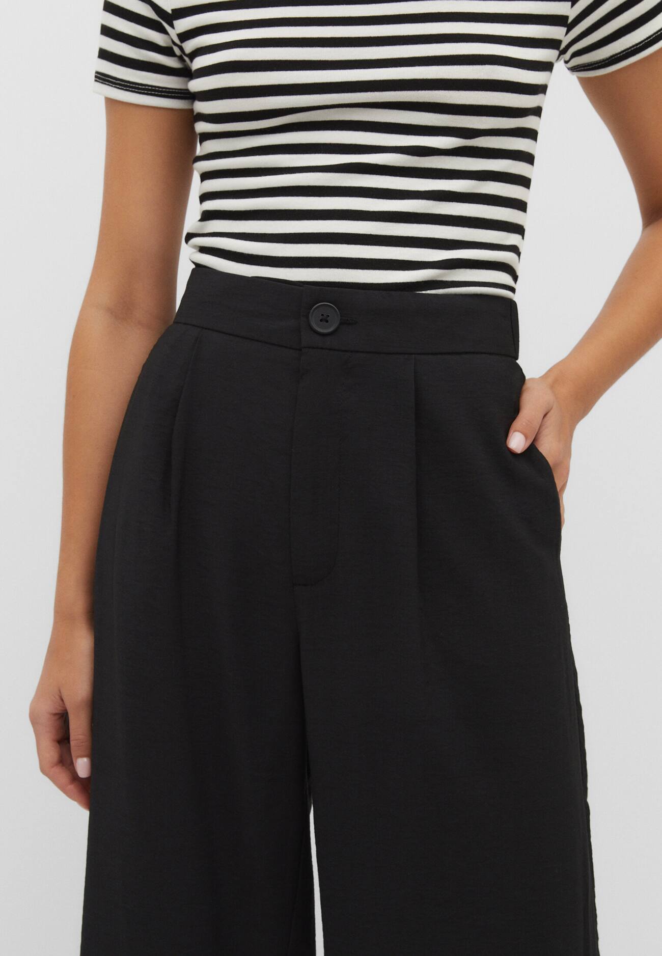 Calças pantalonas fluidas com pences