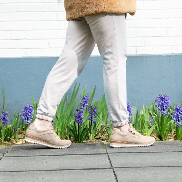 Nova dames sneakers beige met kurk details