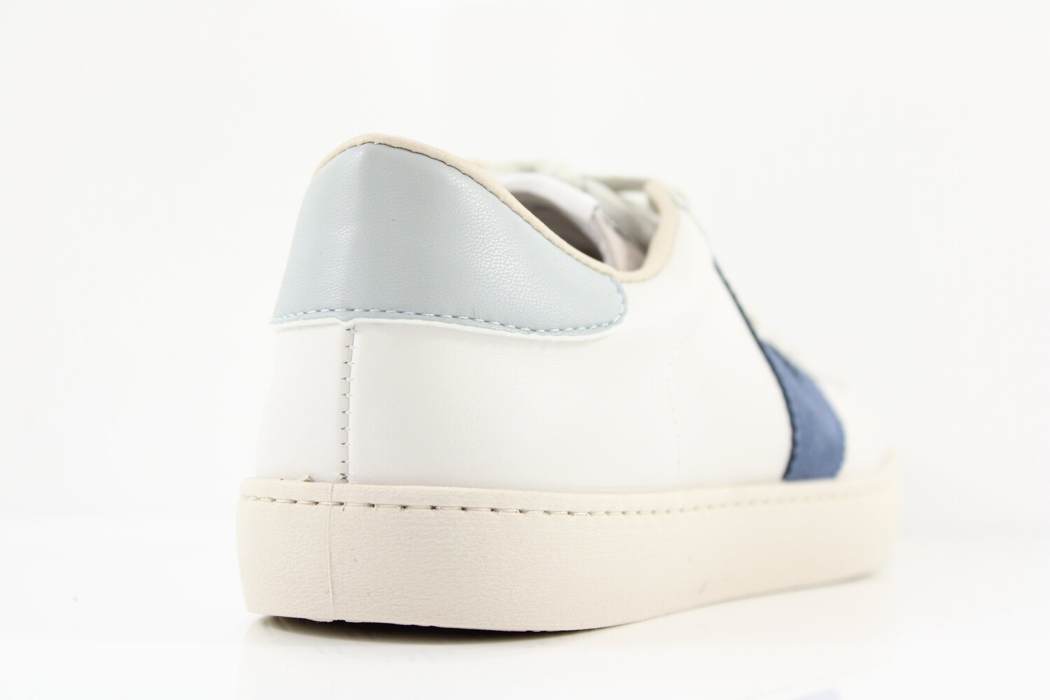 Victoria Sneaker