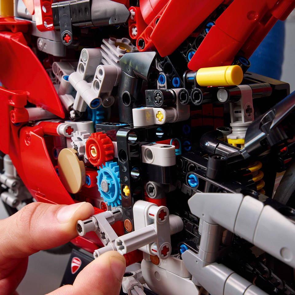 LEGO Technic Ducati Panigale V4 S motor 42202