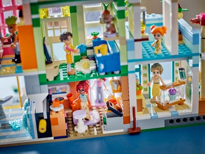 LEGO Heartlake City appartementen en winkels (42670)