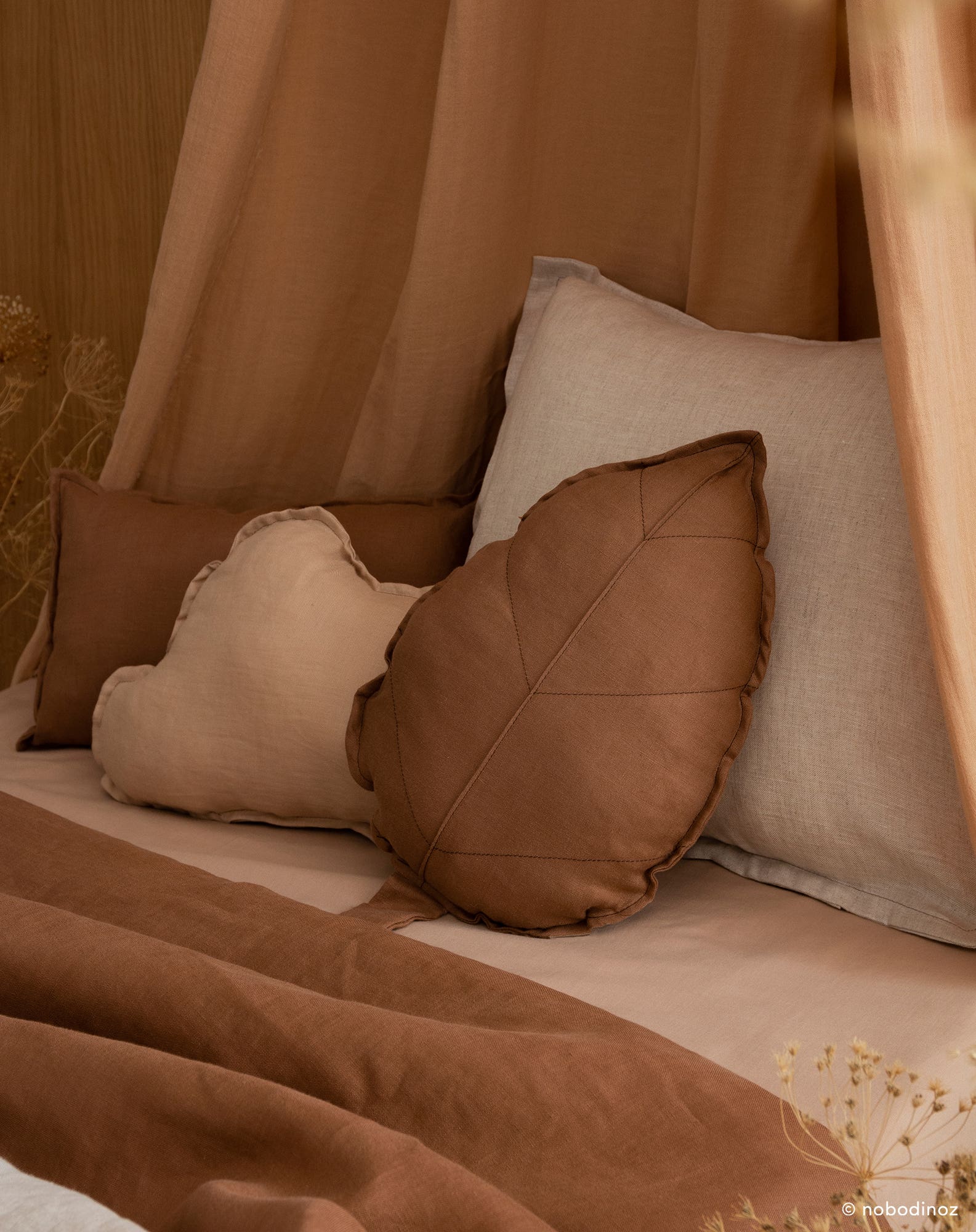 Coussin feuille l1n0 en lin français | Marron