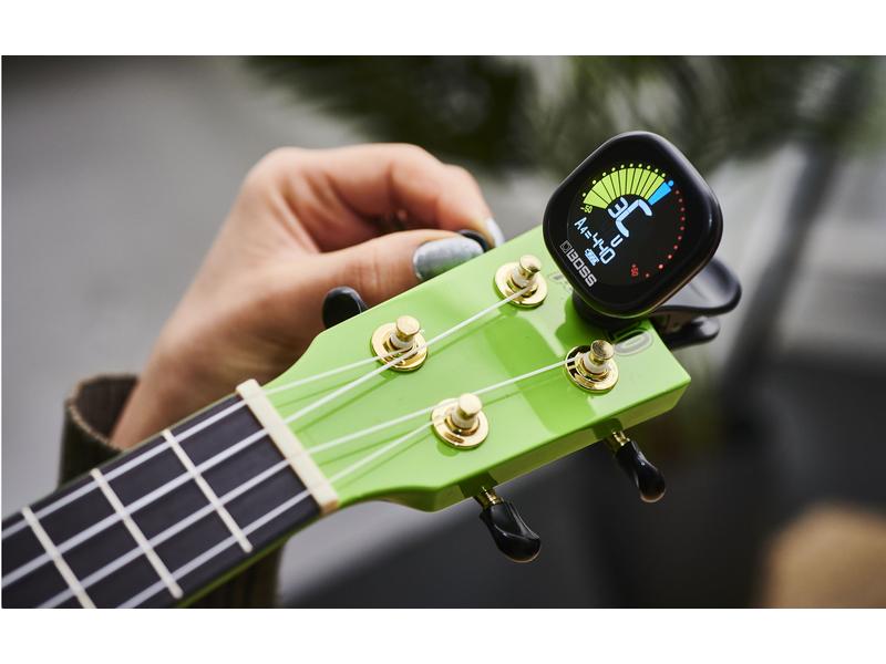 BOSS Stimmgerät TU-05 Clip-On Tuner mit grossem Farbdisplay