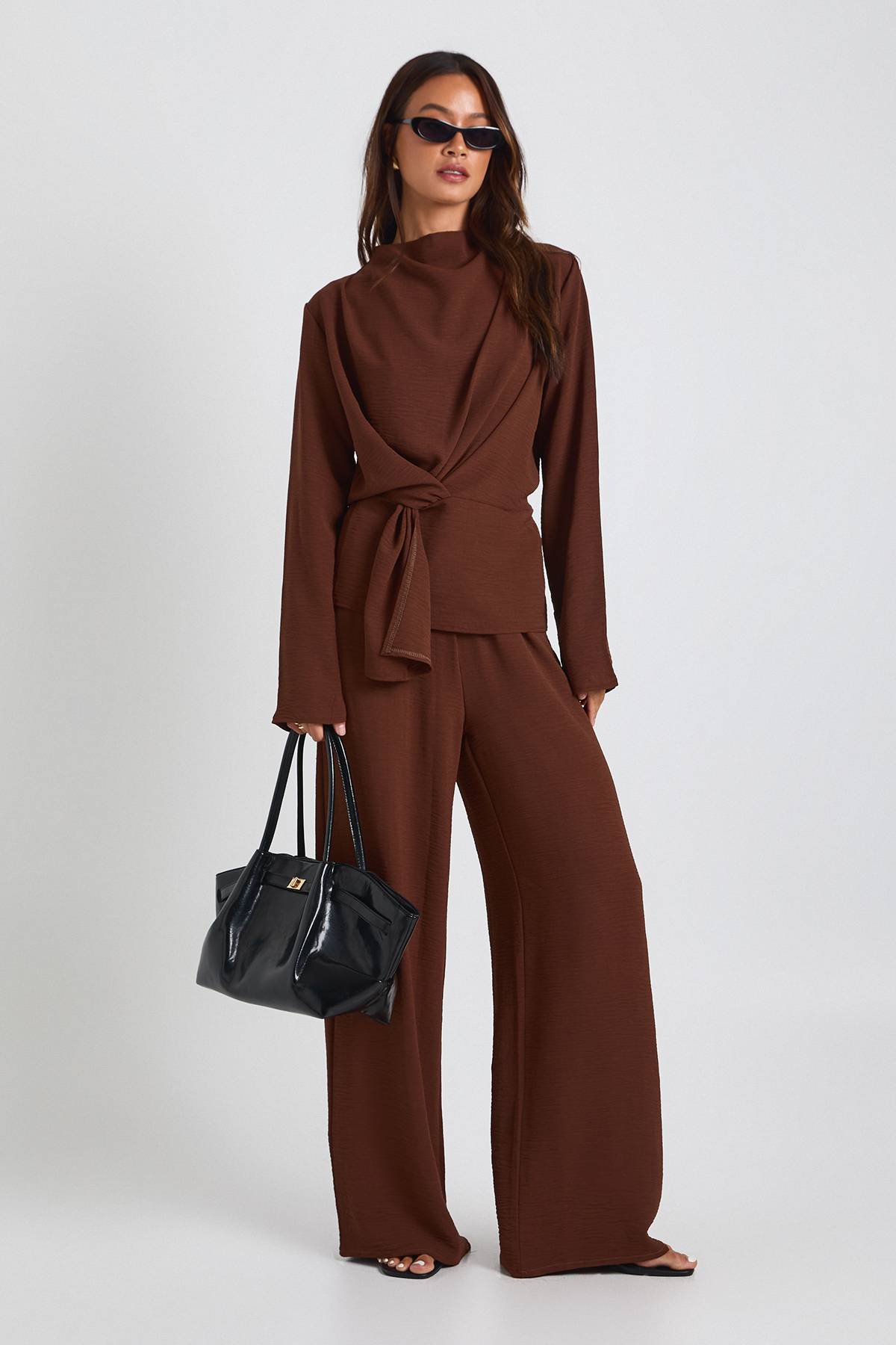 boohoo Chemisier allongé à manches longues en drapé tissé et pantalon coordonné