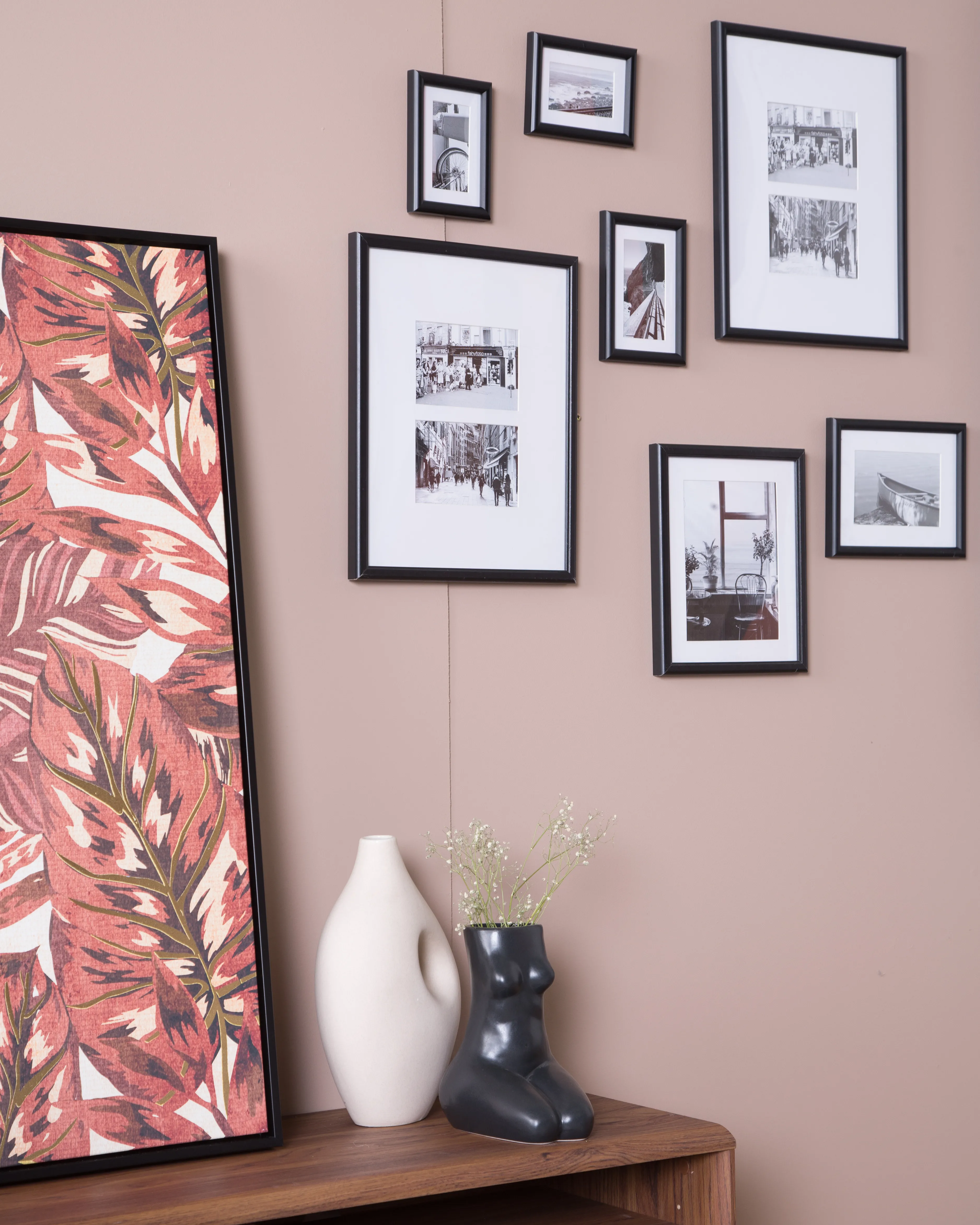 Set van 7 fotolijsten ZINARE Stedelijk motief Zwart