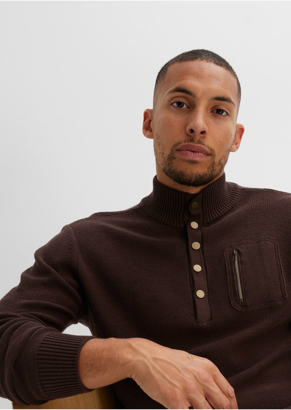 Pull à patte de boutonnage