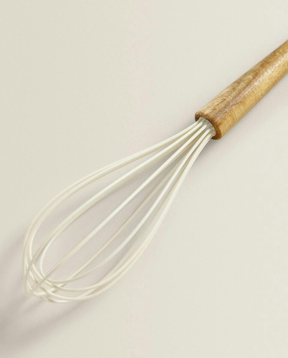 BATEDOR DE SILICONE E MADEIRA