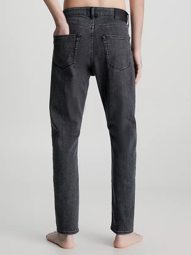 Calça jeans afunilada