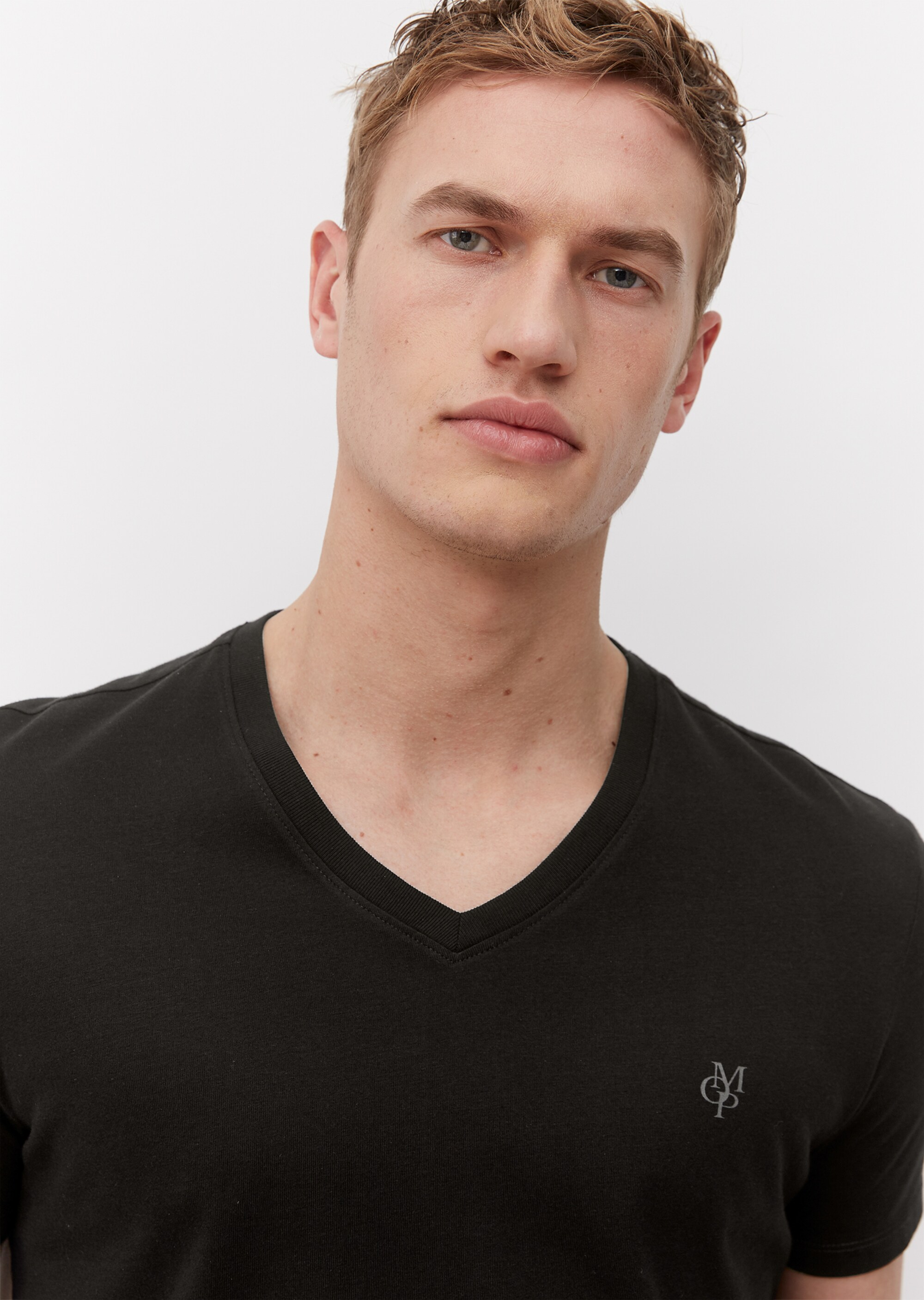 V-Neck-T-Shirt regular aus reinem Organic Cotton