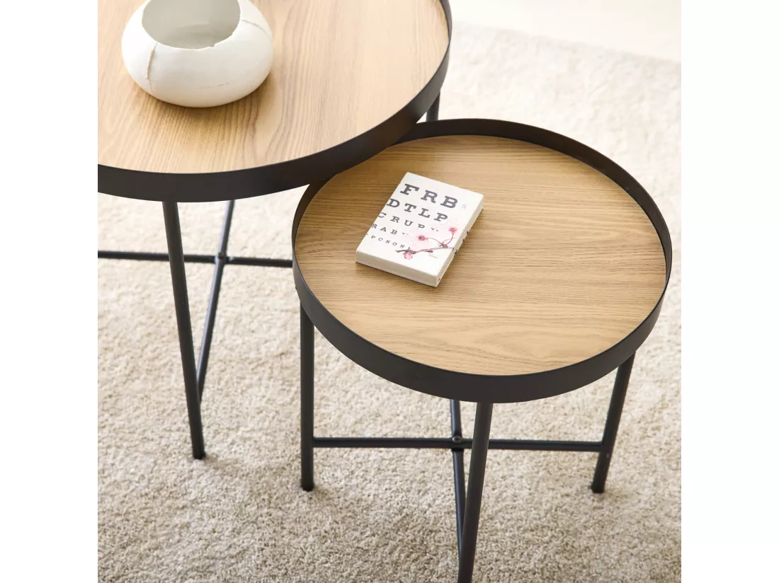 Set de 2 tables gigognes rondes pratiques en MDF effet bois de chêne avec pieds noirs