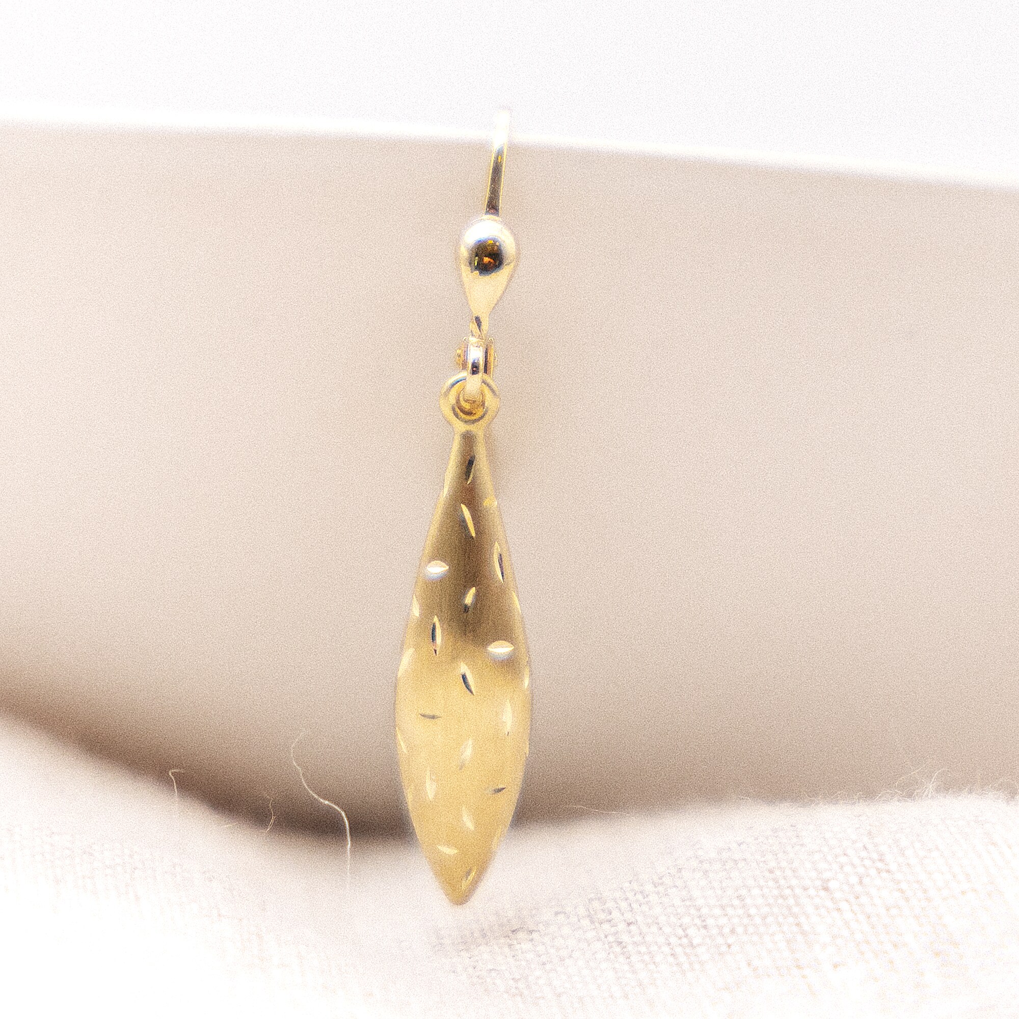 Fascination by Ellen K. Ohrringe 333 Gold glanz matt diamantiert