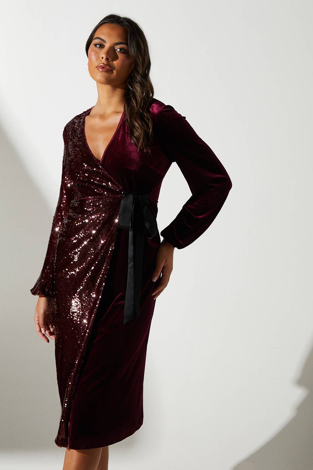Coast Robe Portefeuille en Velours à Sequins Manches Longues de Soirée