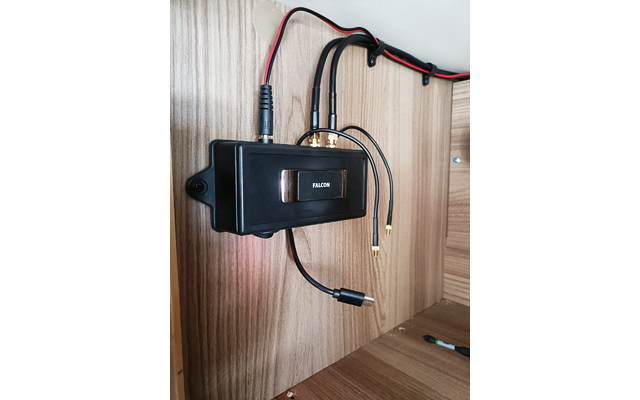 Falcon EVO 5G Flex LTE Dachantenne und Fensterantenne mit mobilem WLAN Router