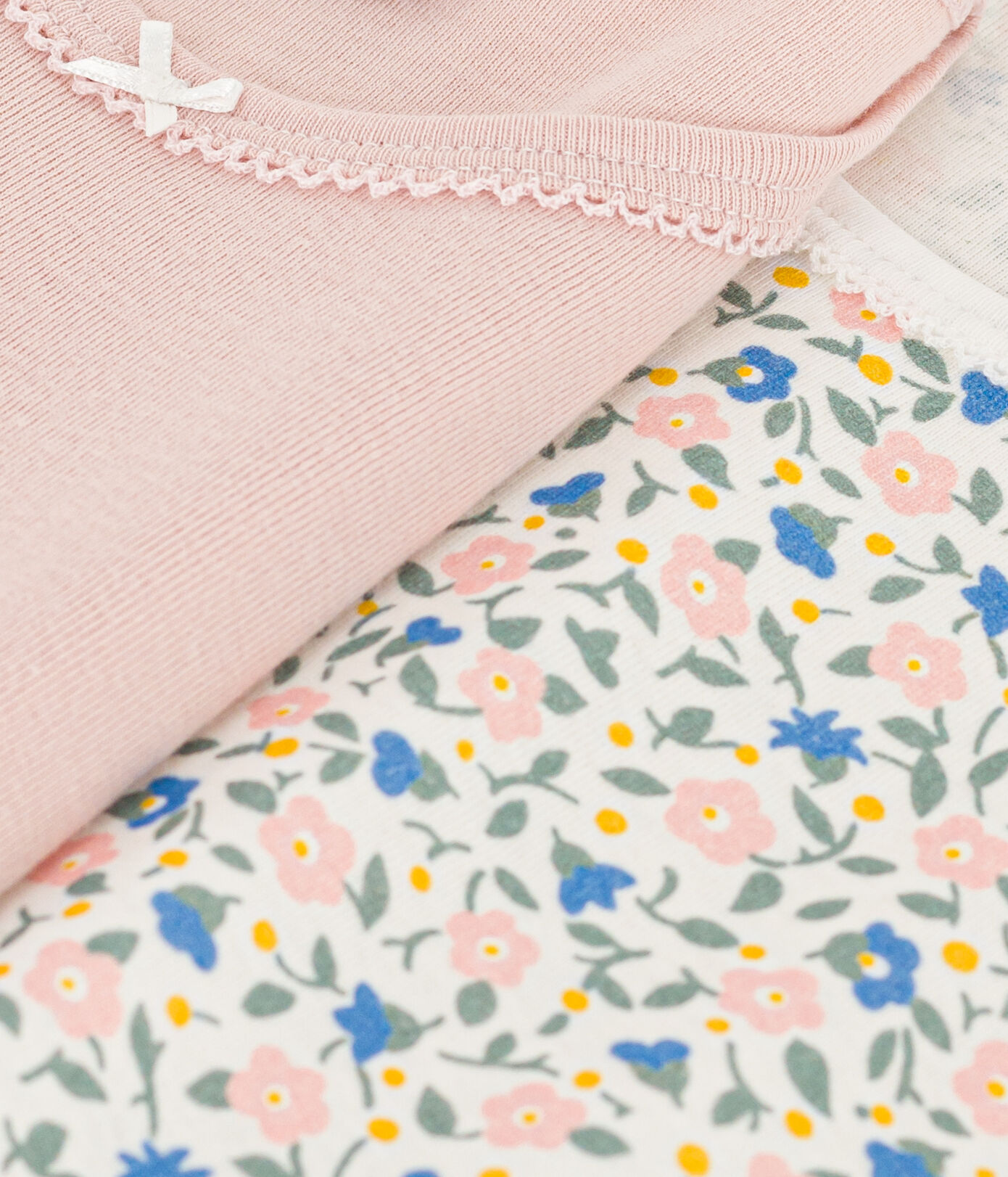 Lot de 2 tee shirts manches courtes fleurs en coton petite fille