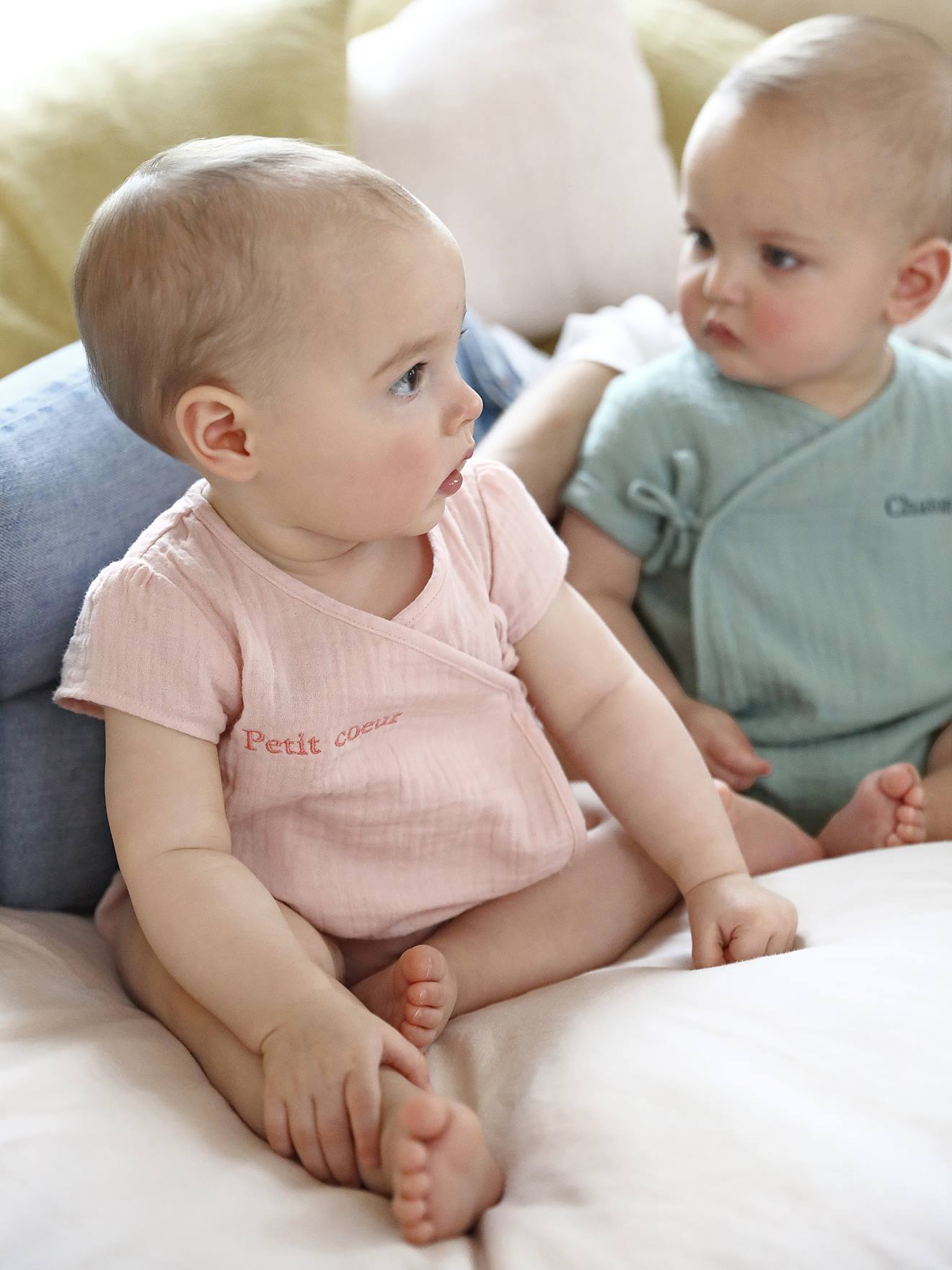 Body de bebê personalizado em chiffon de algodão rosa claro liso.