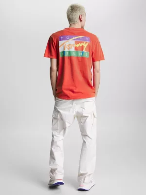 Camiseta clássica com logo exclusivo nas costas