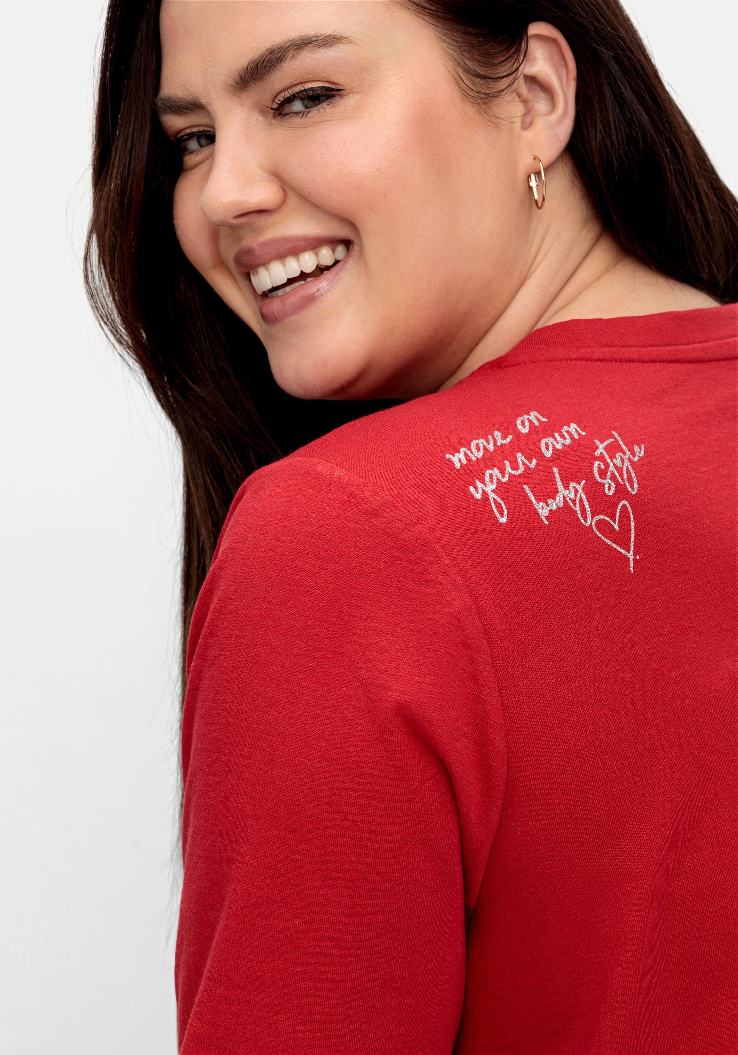 Shirt mit kleinem Glitzerdruck auf der Schulter