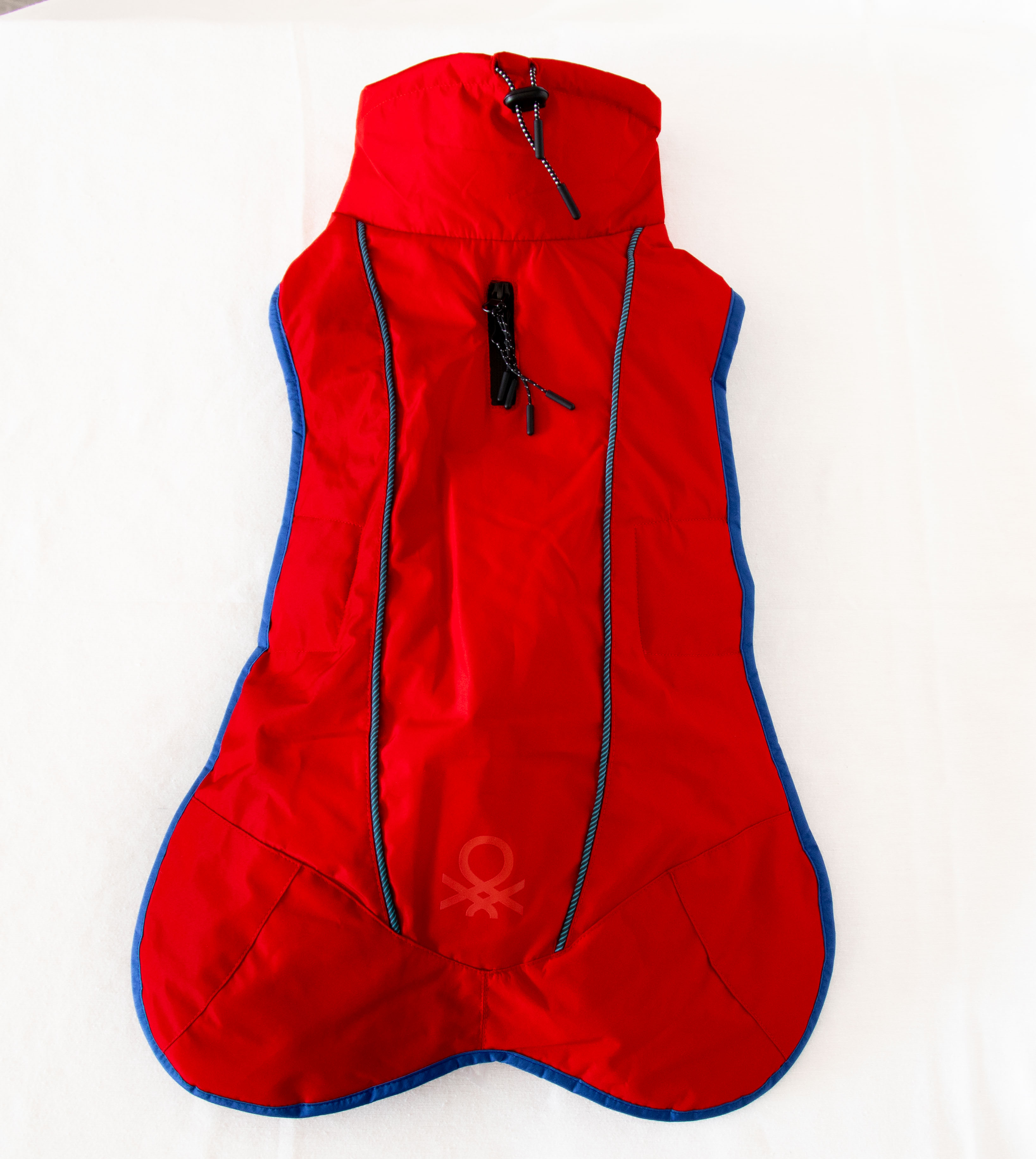 Casaco vermelho Benetton tamanho 25cm