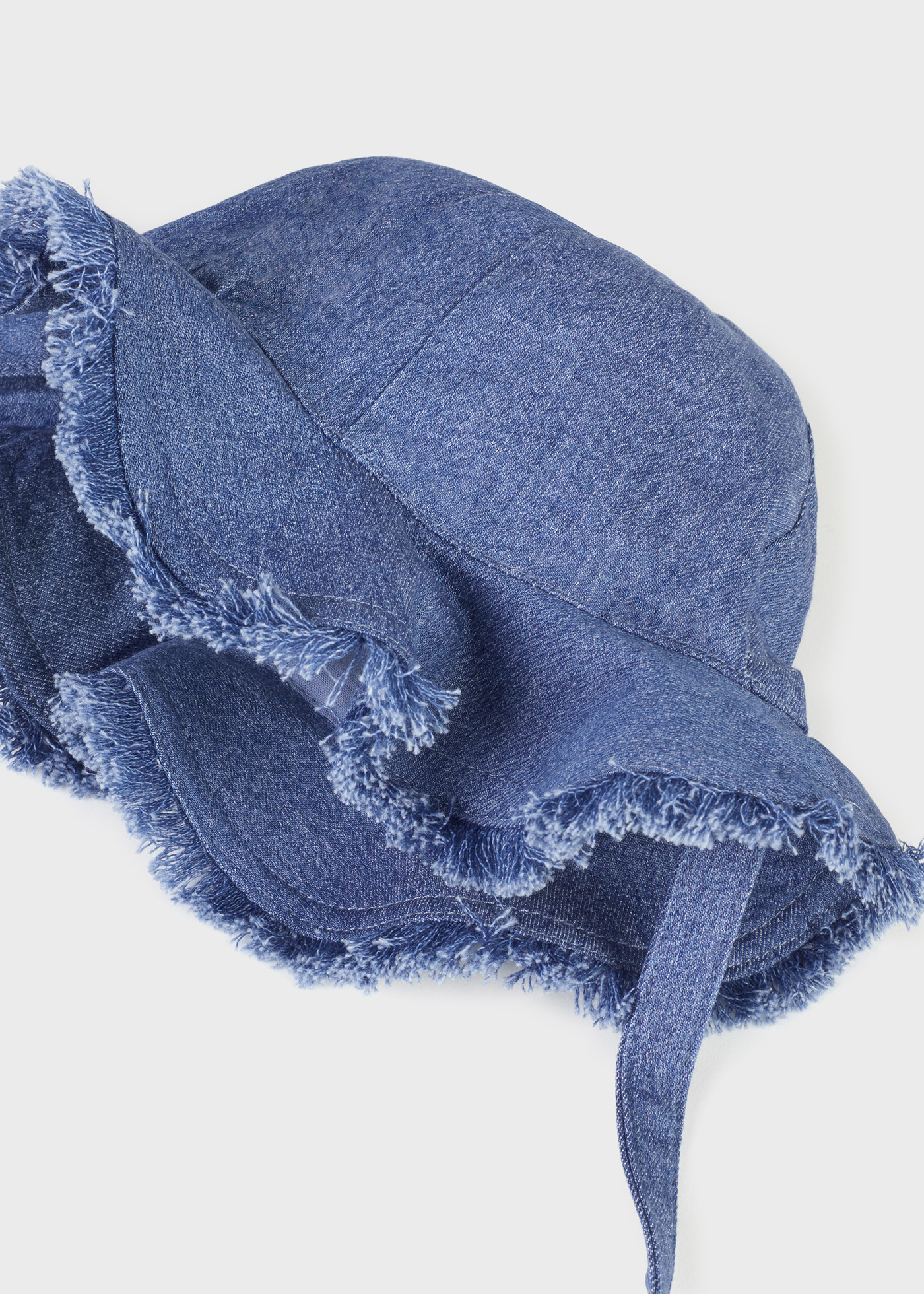 Chapéu de franjas em jeans para recém-nascido
