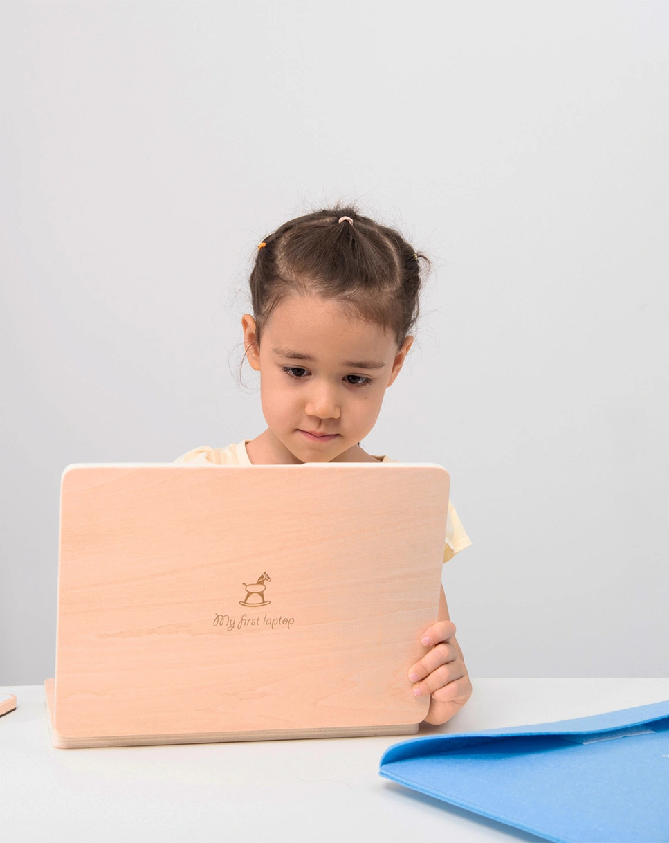 Holz-Spielzeug MEIN ERSTER LAPTOP in natur