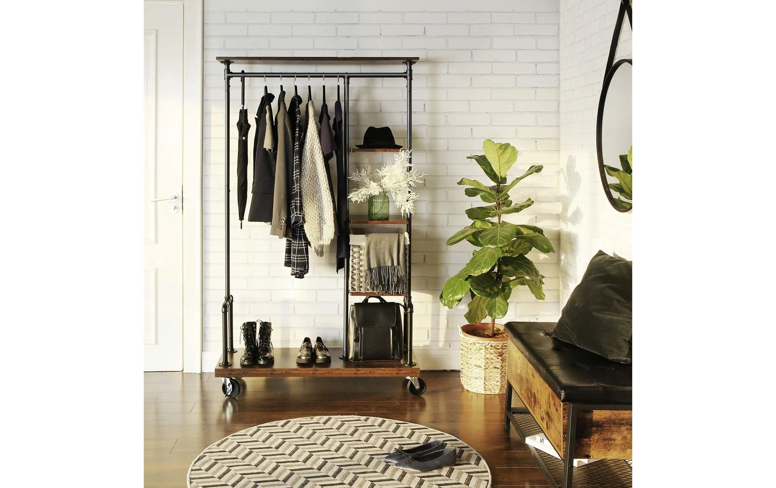 Garderobe auf Rollen 174.5 cm, Braun/Schwarz<br>Kleiderständer mit 5 Ablagen