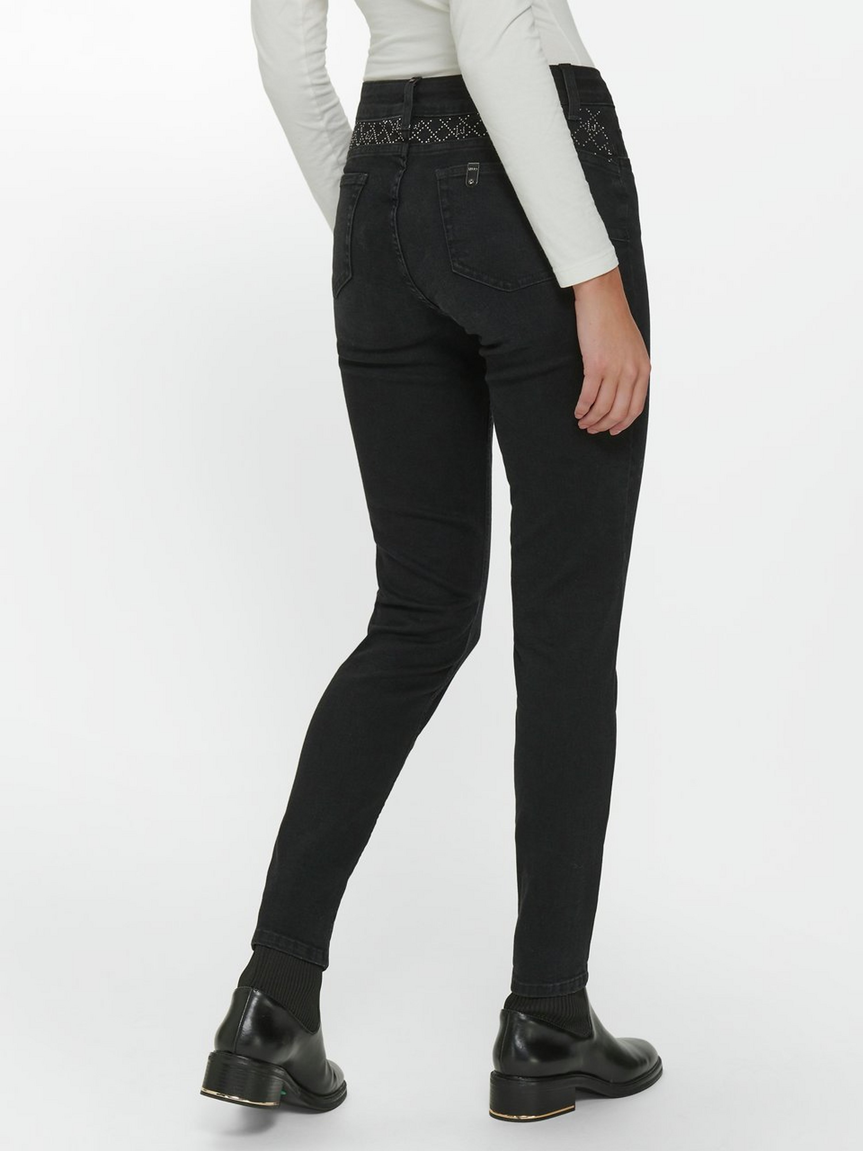 „Skinny Fit“-Jeans