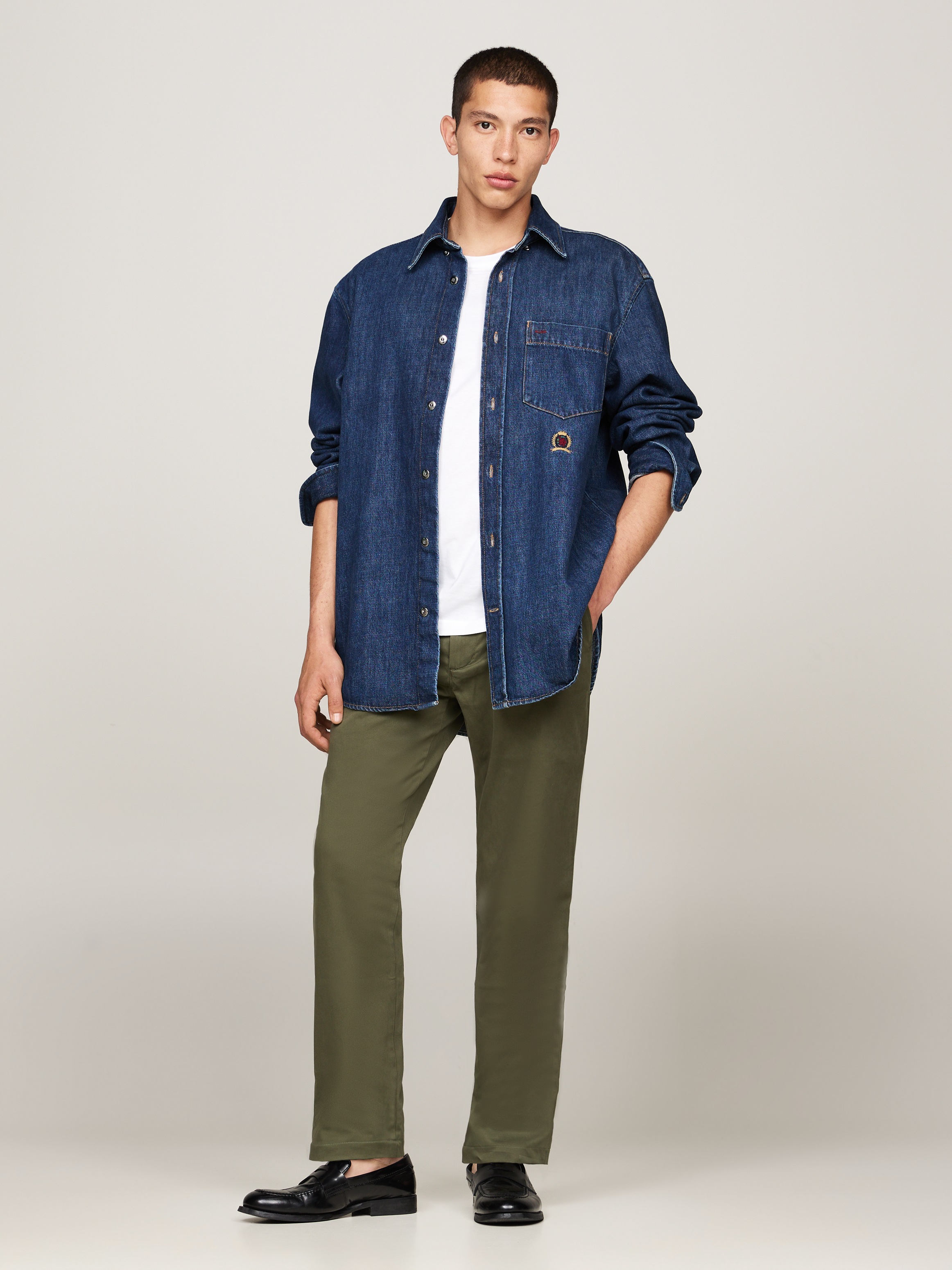 Tommy Hilfiger Chinohose »DENTON CHINO SATIN«  mit Gesässtaschen mit Knopf, Logostickerei
