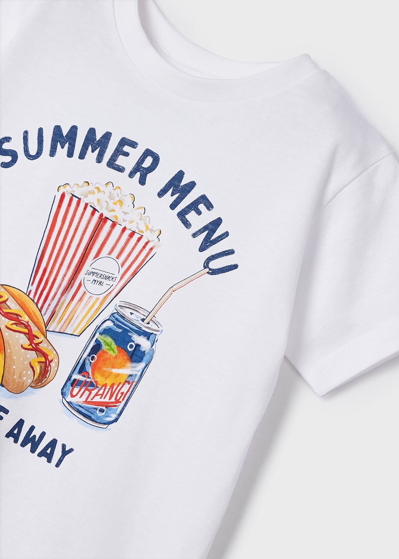 Camiseta infantil masculina em algodão sustentável com estampa.