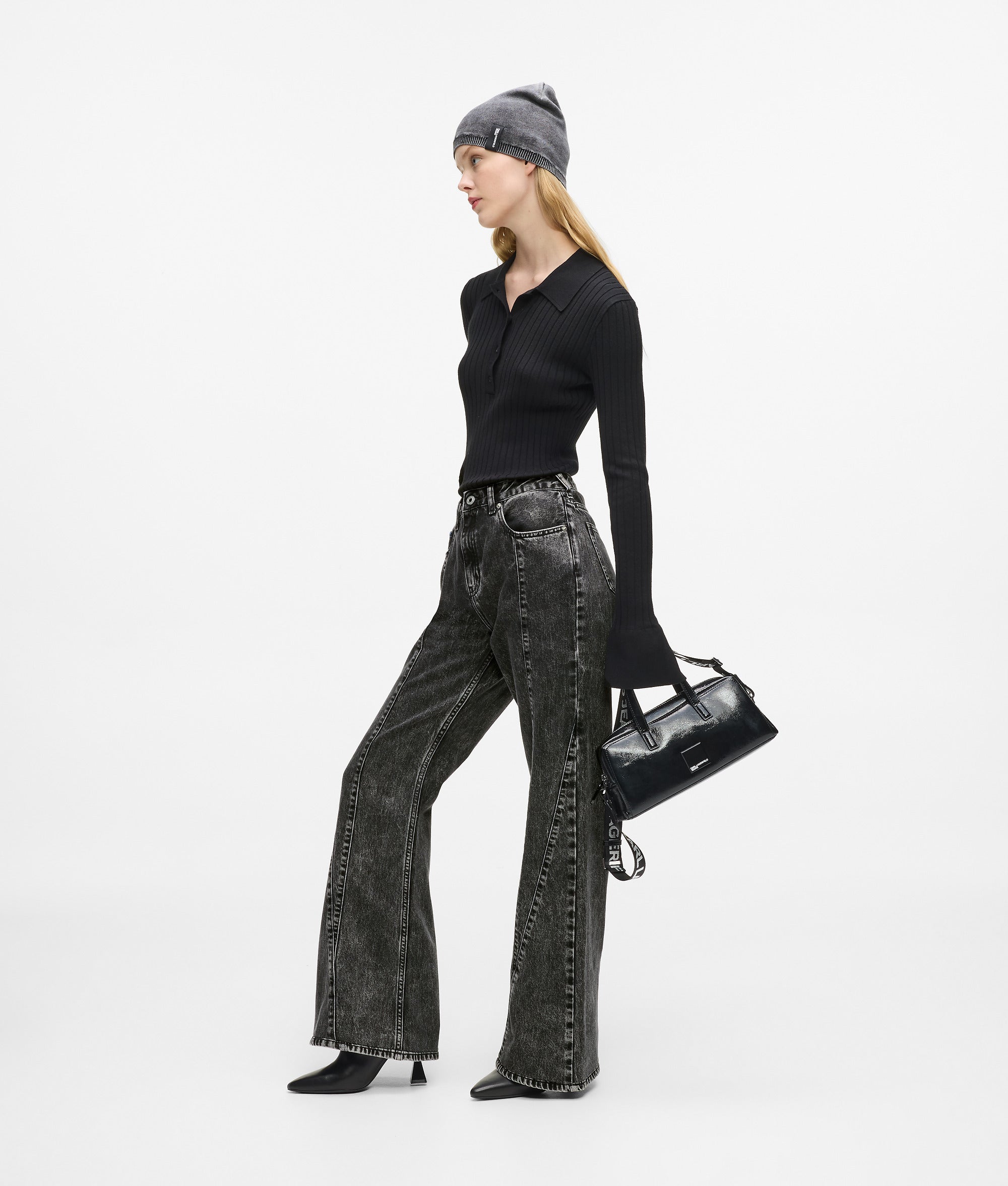 High-waisted jeans met naad en wijde pijpen