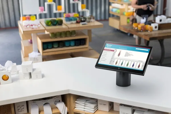 HP ElitePOS G1 Retail System 141 - Alt-i-én - 1 x Celeron 3965U / 2.2 GHz - RAM 4 GB - SSD 128 GB - TLC - HD Graphics 610 - Gigabit Ethernet - Win 10 Pro 64-bit - skærm: LED 14